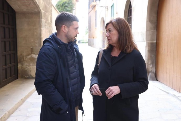 El politólogo y tertuliano, Nacho Corredor, y la presidenta del Govern, Francina Armengol, en Palma.