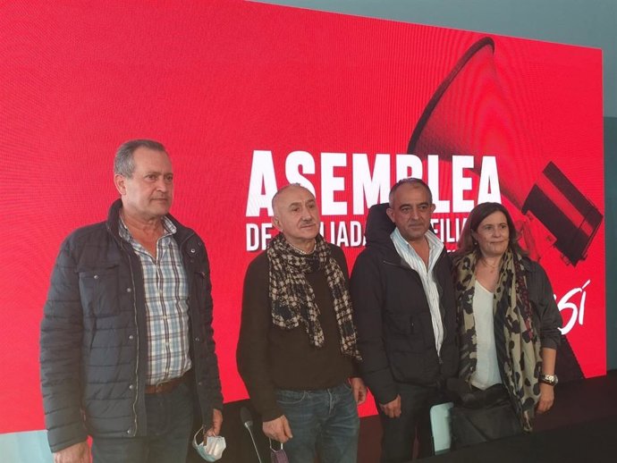 El secretario general de UGT, Pepe Álvarez, junto a responsables del sindicato en Vigo y en Galicia, en una asamblea de delegados en la ciudad olívica.