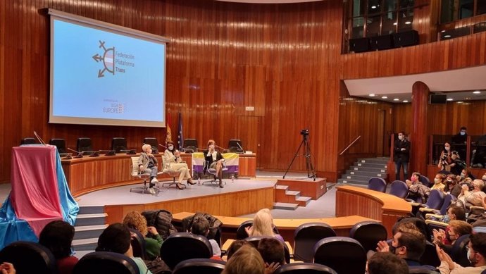 Irene Montero, Boti García Rodrigo y Mar Cambrollé inauguran el I Encuentro de Personas Trans