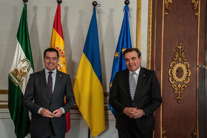 Juanma Moreno y Margaritis Schinas