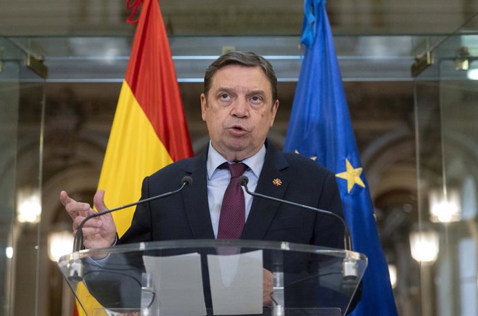 El ministro de Agricultura, Pesca y Alimentación, Luis Planas, ofrece declaraciones a los medios de comunicación tras mantener una reunión con el sector pesquero en el Ministerio de Agricultura, Pesca y Alimentación, a 29 de marzo de 2022