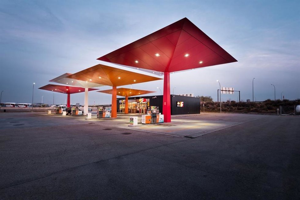 Archivo - Gasolinera de Repsol