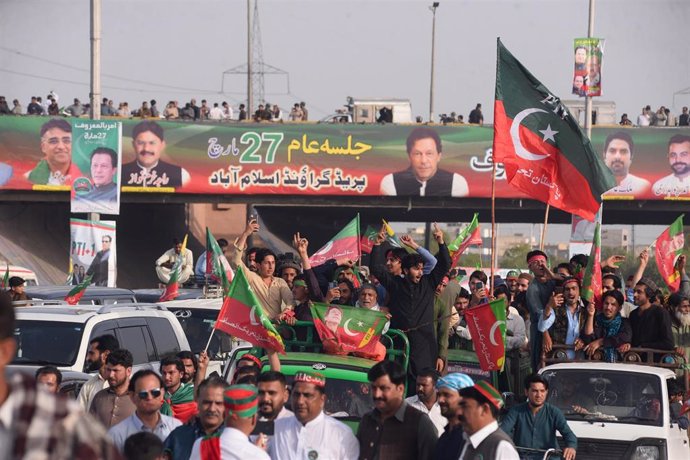 Gran marcha en Islamabad a favor del primer ministro Imran Jan