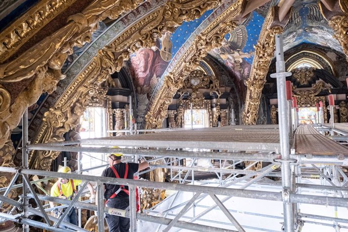La Catedral desmonta los andamios interiores de la bóveda tras estudiar las afecciones de los ángeles músicos, a la espera de elaborar un proyecto de restauración