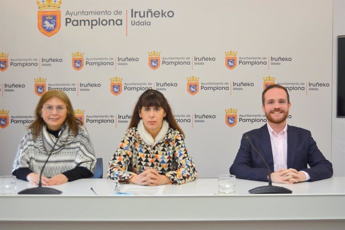 I-D, Silvia Velázquez, Maite Esporrín y Xabier Sagardoy, concejales del PSN en Pamplona.