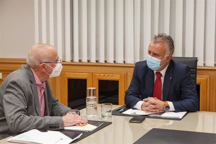 El presidente de Canarias, Ángel Víctor Torres, recibe al presidente autonómico de Cruz Roja, Antonio Rico