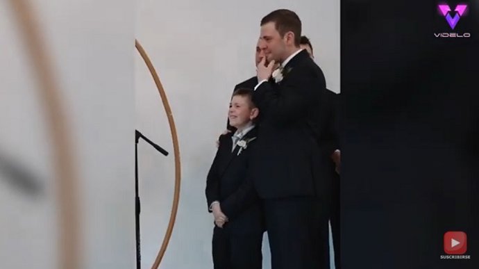 La novia le recita los votos a su futuro hijastro // Vídeos emotivos