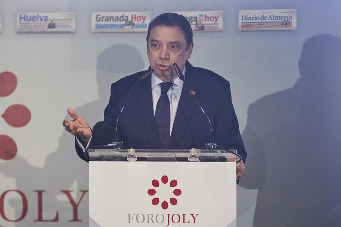 El ministro de Agricultura, Pesca y Alimentación, Luis Planas, durante el desayuno del Foro Joly en Sevilla.