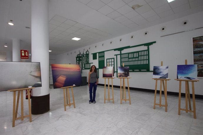 El Aeropuerto César Manrique-Lanzarote alberga una exposición fotográfica sobre el mundo aeronáutico de la artista multidisciplinar Norma Rivero