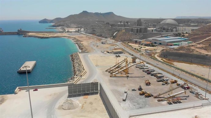 Puerto de Carboneras (Almería).