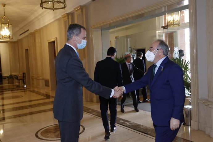 Bugallo junto con el Rey Felipe VI.