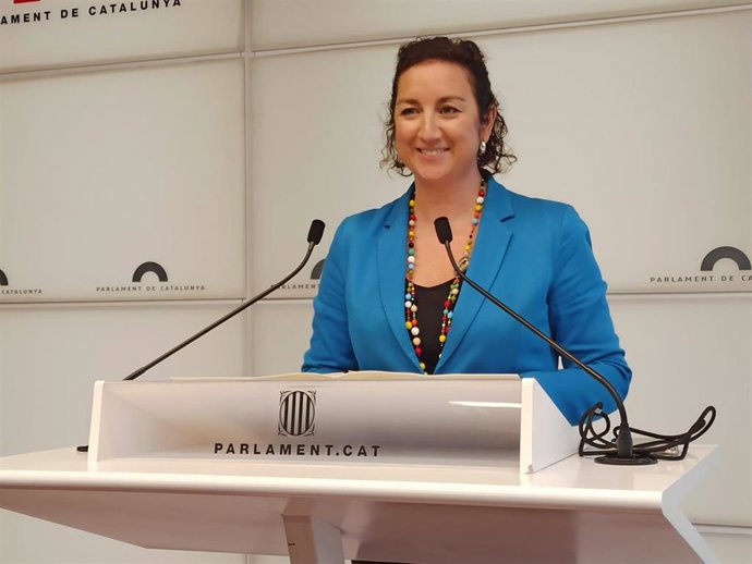 La portavoz del PSC-Units en el Parlament, Alícia Romero, en rueda de prensa en el Parlament.
