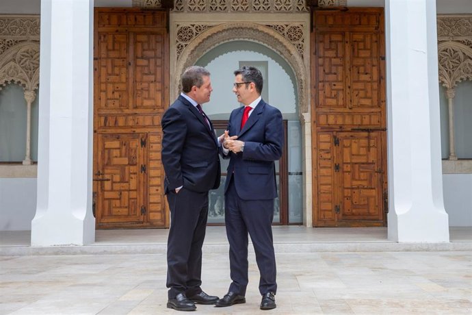 El Presidente De Castilla-La Mancha, Emiliano García-Page, Se Ha Reunido, En El Palacio De Fuensalida, Toledo Con El Ministro De La Presidencia, Relaciones Con Las Cortes Y Memoria Democrática, Félix Bolaños.