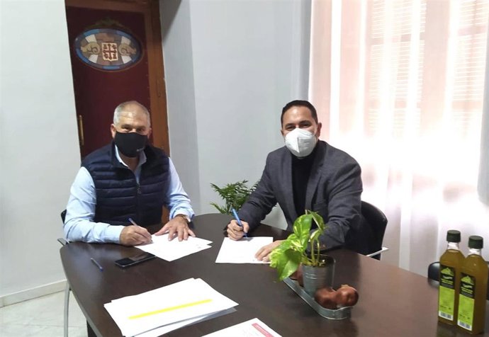 José Porras y Manuel Olmo, en el Ayuntamiento de Belmez.