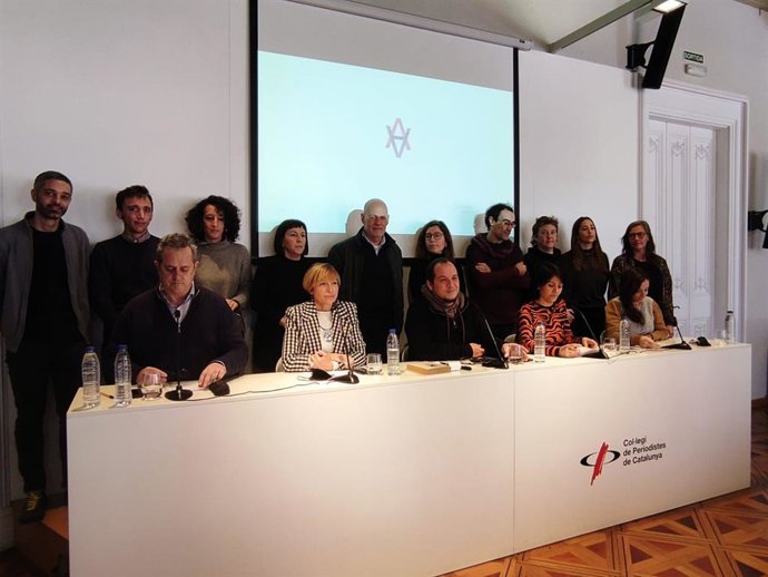 Joaquim Forn, Carme Forcadell, David Fernndez, zgür Günes y Marina Llansana, entre otros, presentan el grupo promotor del Acord Social per l'Amnistia i l'Autodeterminació.
