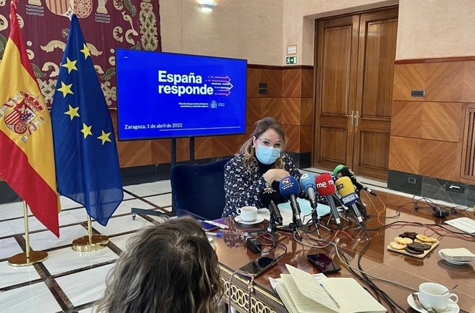 La delegada del Gobierno en Aragón, Rosa Serrano, durante el encuentro con los medios de comunicación.