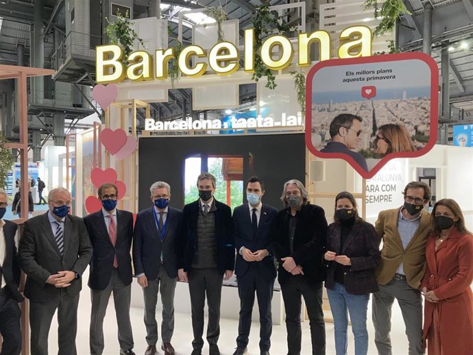 El conseller de Empresa y Trabajo de la Generalitat, Roger Torrent, junto al presidente del encuentro, Martí Sarrate; el director general de Fira de Barcelona, Constantí Serrallonga, y el presidente de la institución, Pau Relat, entre otros.