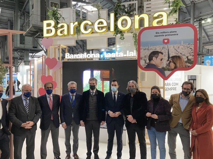 El conseller d'Empresa i Treball de la Generalitat, Roger Torrent, al costat del president de la trobada, Martí Sarrate; el director general de Fira de Barcelona, Constantí Serrallonga, i el president de la institució, Pau Relat, entre d'altres
