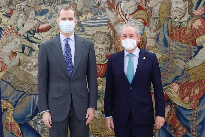 El Rey Felipe VI recibe en audiencia al presidente del Consejo General de Médicos