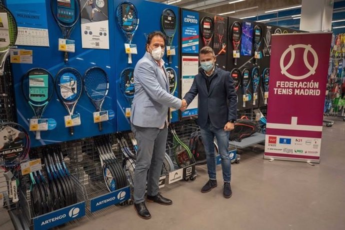 Decathlon colaborará con la Federación de Tenis de Madrid.