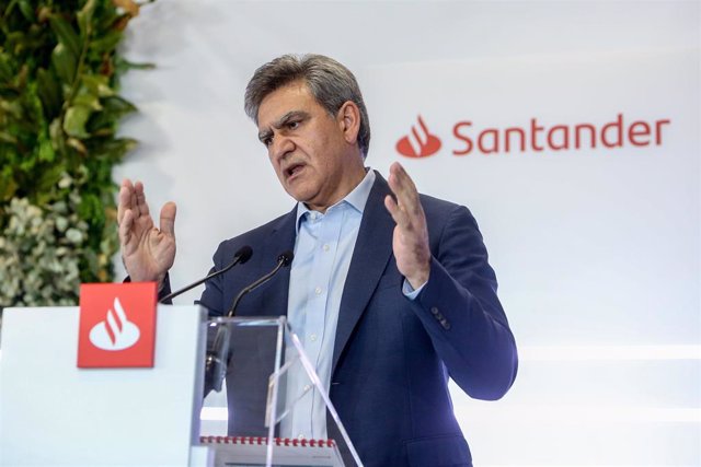 Archivo - El consejero delegado de Grupo Santander, José Antonio Álvarez, interviene en la presentación de los resultados de la entidad en 2021, a 2 de febrero de 2022, en Boadilla del Monte, Madrid (España). 