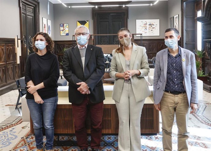 La consellera de Agricultura, Desarrollo Rural, Emergencia Climática y Transición Ecológica, Mireia Moll, y el alcalde de Valncia, Joan Ribó, mantienen un encuentro para valorar este acuerdo con la CHJ sobre la Albufera