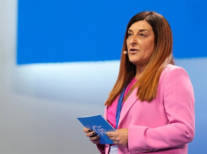 La presidenta del PP de Cantabria, María José Sáenz de Buruaga