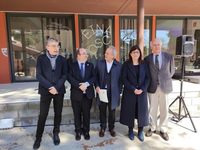 El teniente de alcalde de Cultura del Ayuntamiento de Barcelona, Jordi Martí, el ministro Miquel Iceta, el presidente del patronato de la Fundació Eina, Miquel Molins, la consellera Gemma Geis y el vicepresidente del patronato, José Maria Milá.