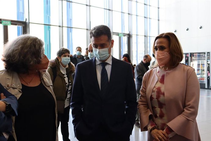 La consejera de Presidencia del Gobierno de Aragón, Mayte Pérez; la directora general de Justicia, María Ángeles Júlvez; y el presidente del TSJA, Manuel Bellido.