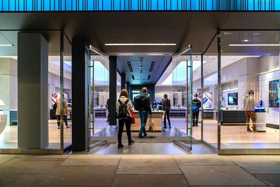 Archivo - Un establecimiento de Samsung
