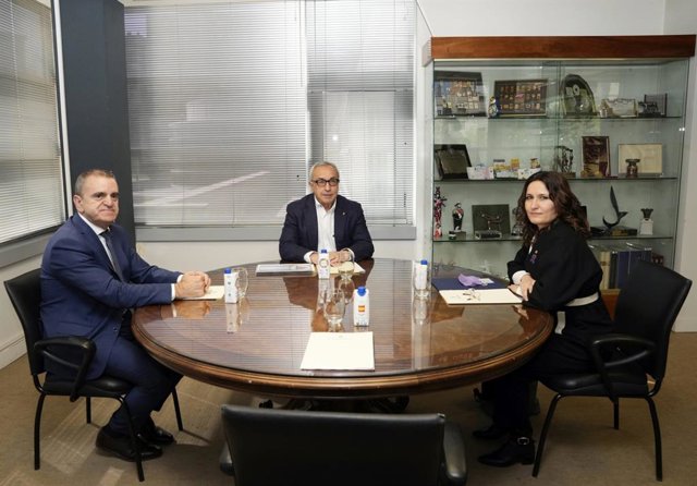 Alejandro Blanco, José Manuel Franco i Laura Vilagrà durant la reunió