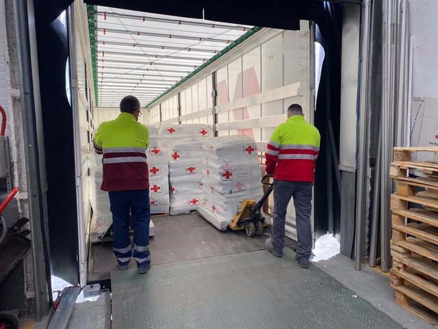Primer envío de ayuda humanitaria de Cruz Roja Española para las personas afectadas por el conflicto de Ucrania