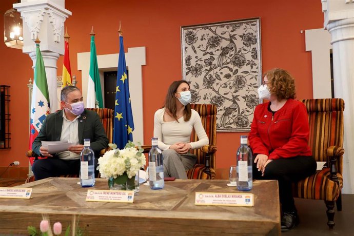 Francisco Javier Ruiz, Irene Montero y Alba Doblas en la Jornada 'Mujer rural, memoria y patrimonio cultural', una actividad formativa e informativa organizada por la Delegación de Igualdad de la Diputación.