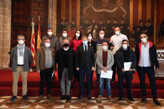 El presidente de la Generalitat, Ximo Puig, recibe a una representación de la sección sindical de UGT en Ford Almussafes