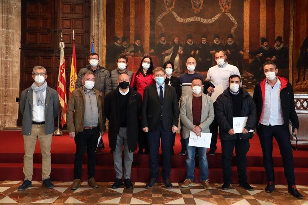 El presidente de la Generalitat, Ximo Puig, recibe a una representación de la sección sindical de UGT en Ford Almussafes
