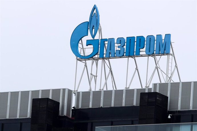 Logotipo de la empresa Gazprom en San Petersburgo