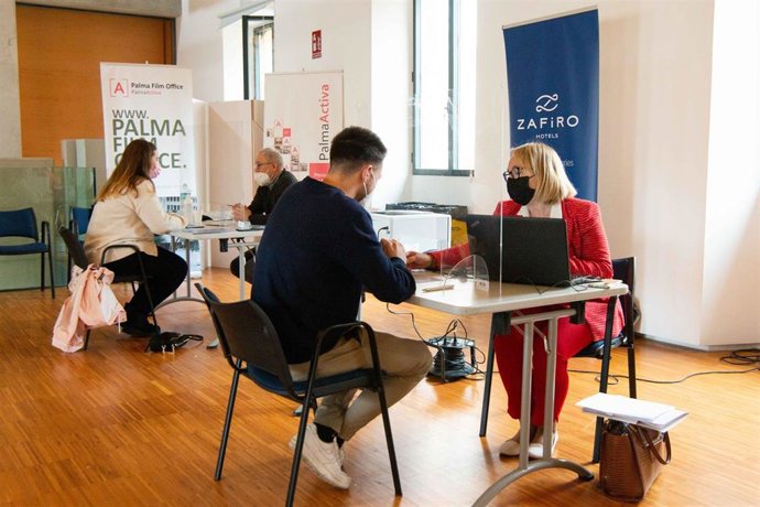 Cerca de 350 personas participan en entrevistas de trabajo gracias a una nueva jornada de selección de PalmaActiva