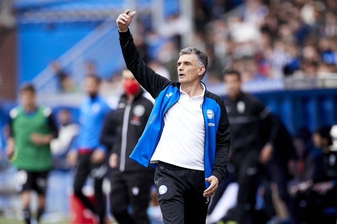 Jose Luis Mendilibar, head coach of Deportivo Alaves, reacts during the Spanish league match of La Liga between, Deportivo Alaves and Granada CF at Menddizorrotza on March 19, 2022, in Vitoria, Spain.