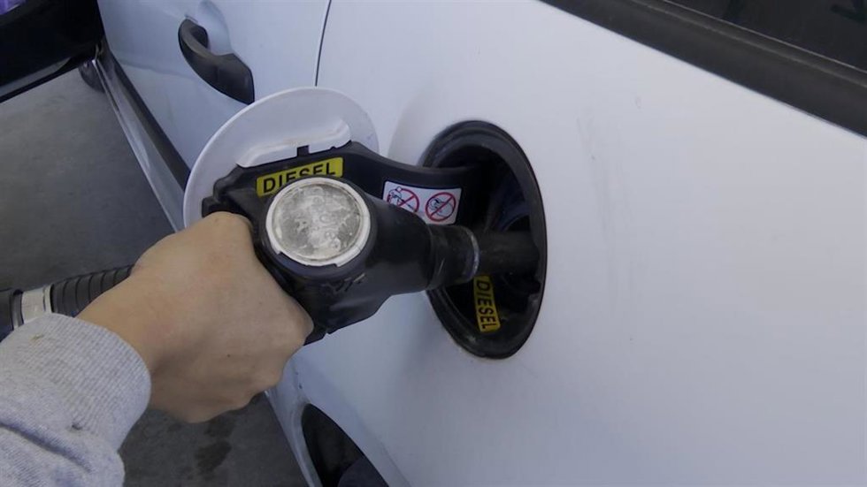 Repostando en una gasolinera 