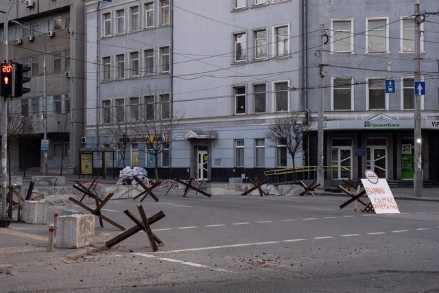 Barricadas con erizos checos en las calles de Kiev