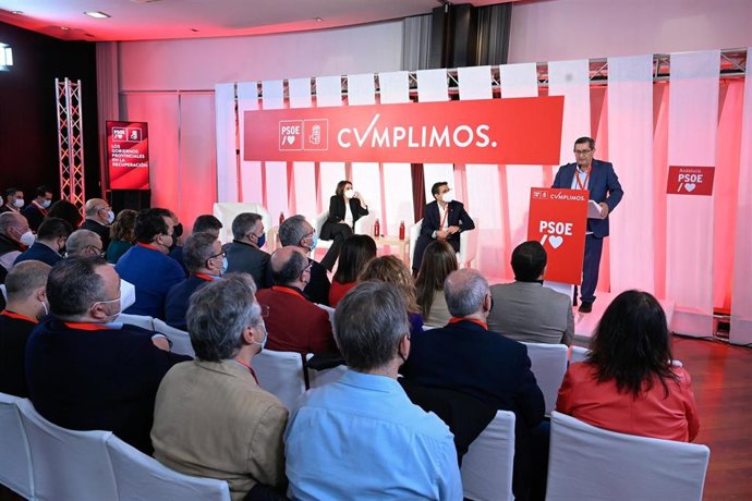 Inauguración en Granada de las jornadas 'Los gobiernos provinciales en la recuperación federal' .