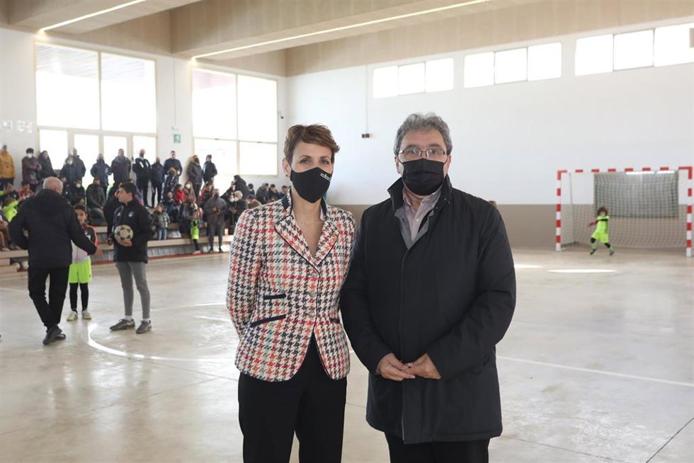 La presidenta de Navarra, María Chivite, junto al alcalde de Milagro, José Ignacio Pardo.