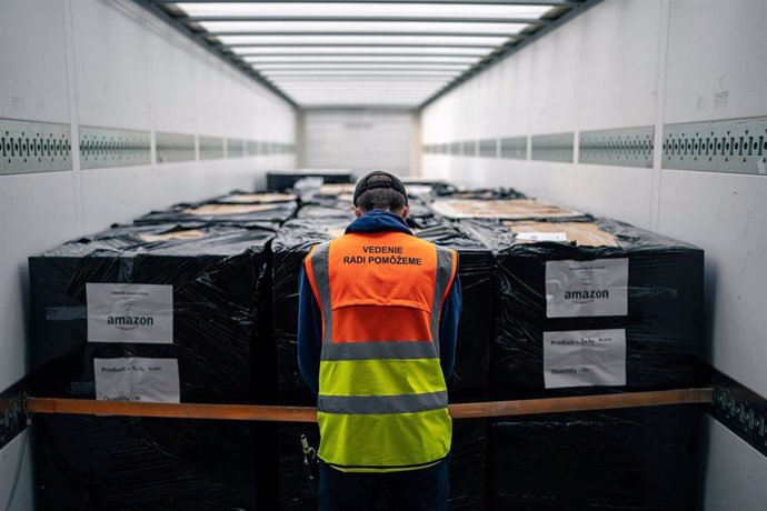 Ucrania.- Amazon transforma un almacén de 5.000 m2 en un centro de gestión de ayuda humanitaria en Eslovaquia 