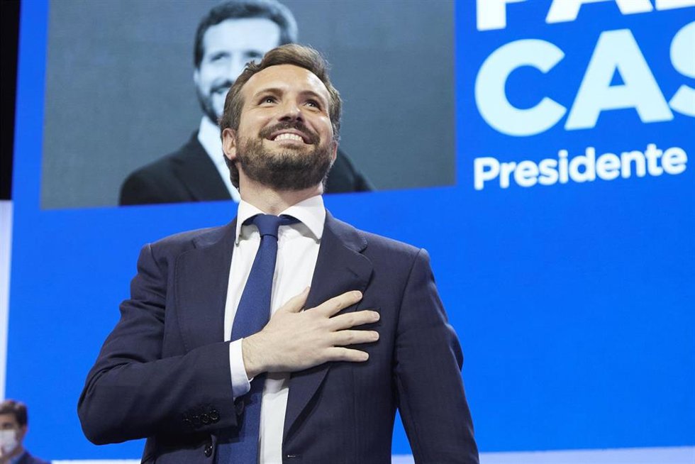 El presidente saliente, Pablo Casado, en su intervención en el Palacio de Congresos y Exposiciones de Sevilla (FIBES) para participar en el XX Congreso extraordinario del PP, a 1 de abril de 2022, en Sevilla, Andalucía (España). El Partido Popular encum