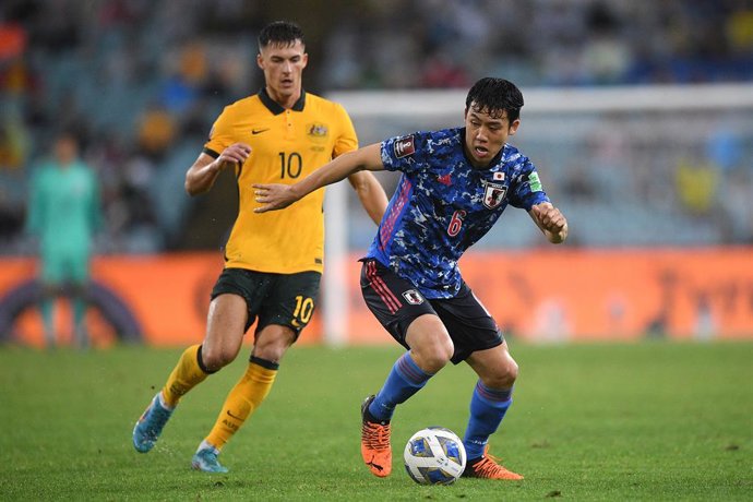 Wataru Endo of Japan controls the ball during the AFC Asian Qualifier match between Australia and Japan at Accor Stadium in Sydney, Thursday, March 24, 2022. (AAP Image/Dan Himbrechts) NO ARCHIVING, EDITORIAL USE ONLY