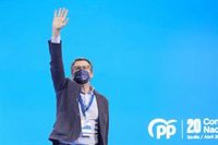 Feijóo da las gracias a Casado por sujetar la bandera del PP en  tramos del camino de "enorme dificultad"