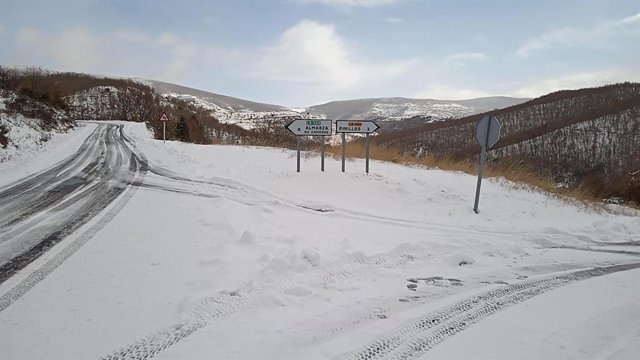 Archivo - Temporal de nieve en La Rioja