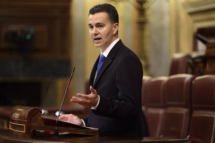 El portavoz del Grupo Socialista en el Congreso de los Diputados, Héctor Gómez, interviene en el Pleno