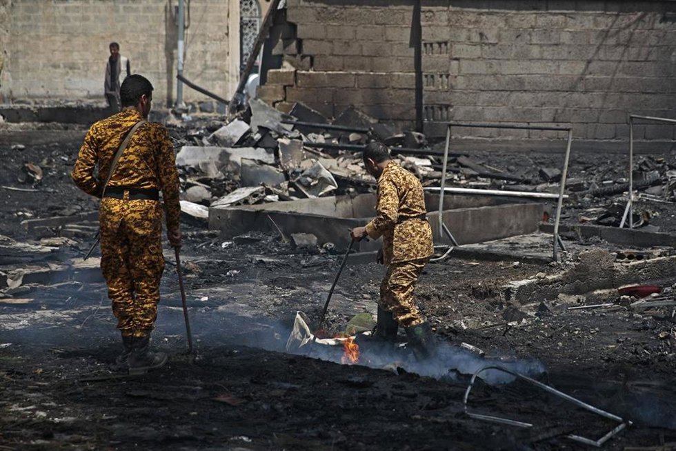 Ataque aéreo en Saná, la capital de Yemen 