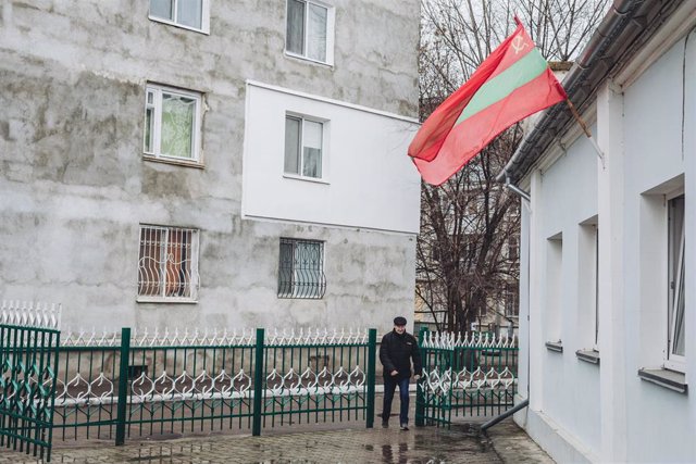 Bandera de la república de Transnistria en Tiraspol